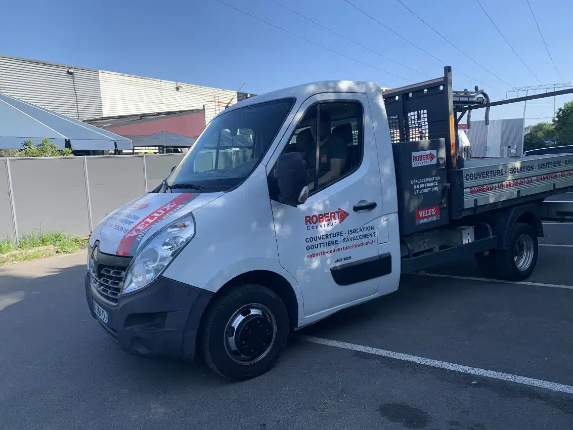 Camion Robert B. Couvreur — couverture, isolation, gouttière et ravalement, dans les Yvelines