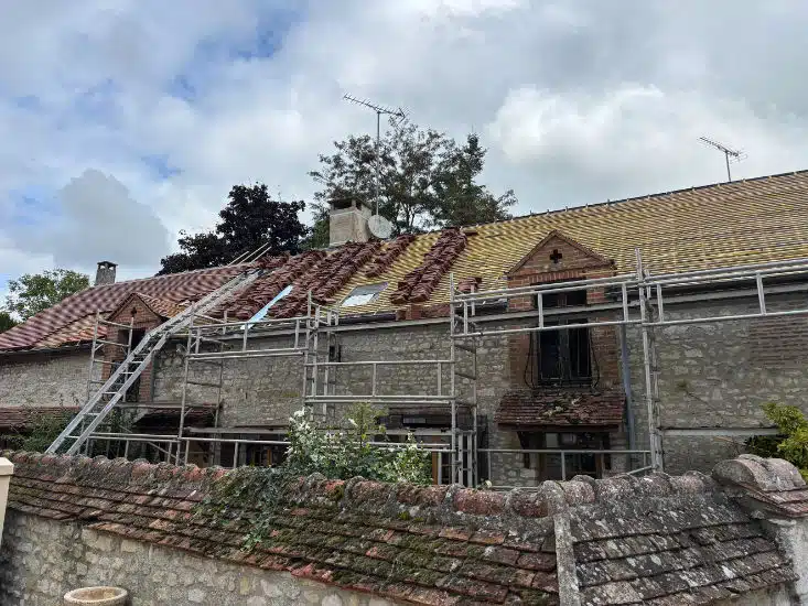 Chantier de rénovation de toiture mené par Brandon Robert — prestation proposée à Chanteloup-les-Vignes