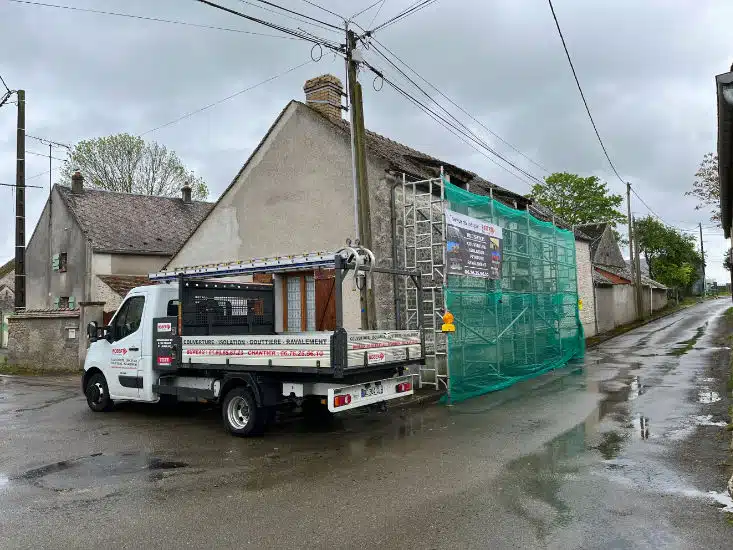 Rénovation d’une toiture en centre-ville par Robert B. Couvreur — couvreur zingueur à Maurecourt