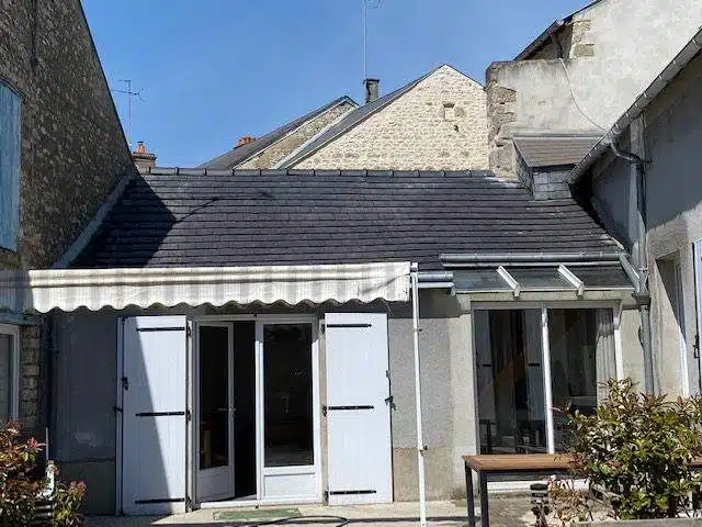 Vue sur une toiture entièrement rénovée — travaux de couverture proposés à Carrières-sous-Poissy